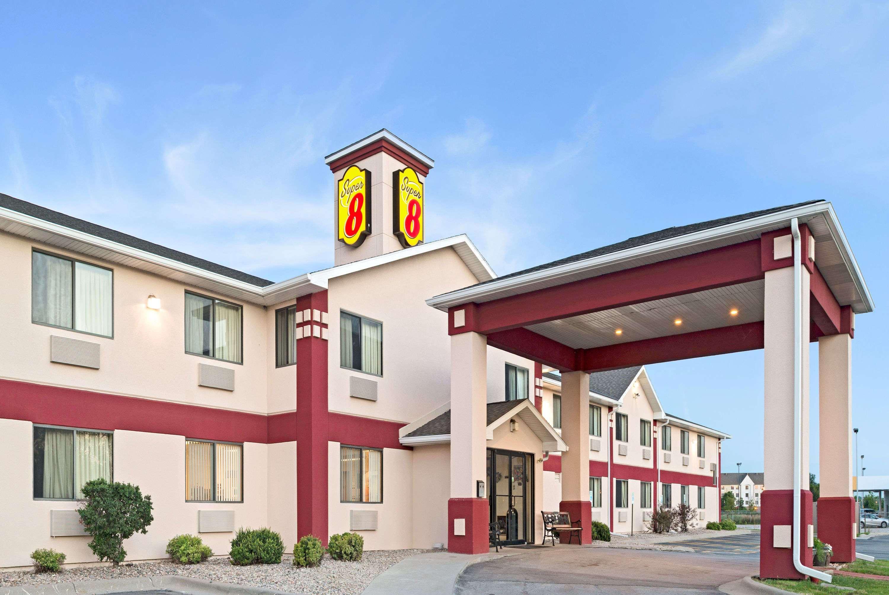 Super 8 By Wyndham Omaha Eppley Airport/Carter Lake Hotel Exterior photo