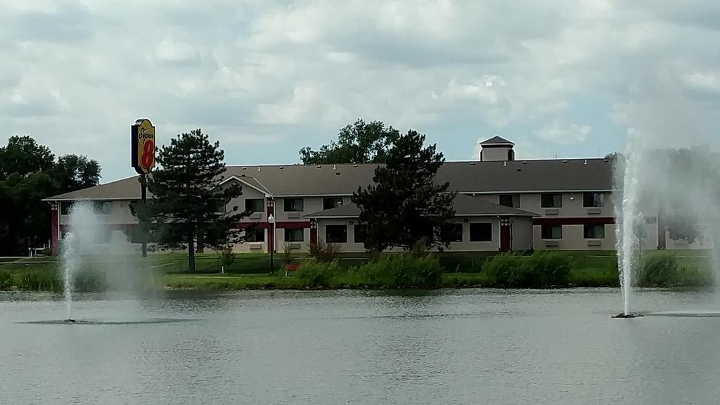 Super 8 By Wyndham Omaha Eppley Airport/Carter Lake Hotel Exterior photo